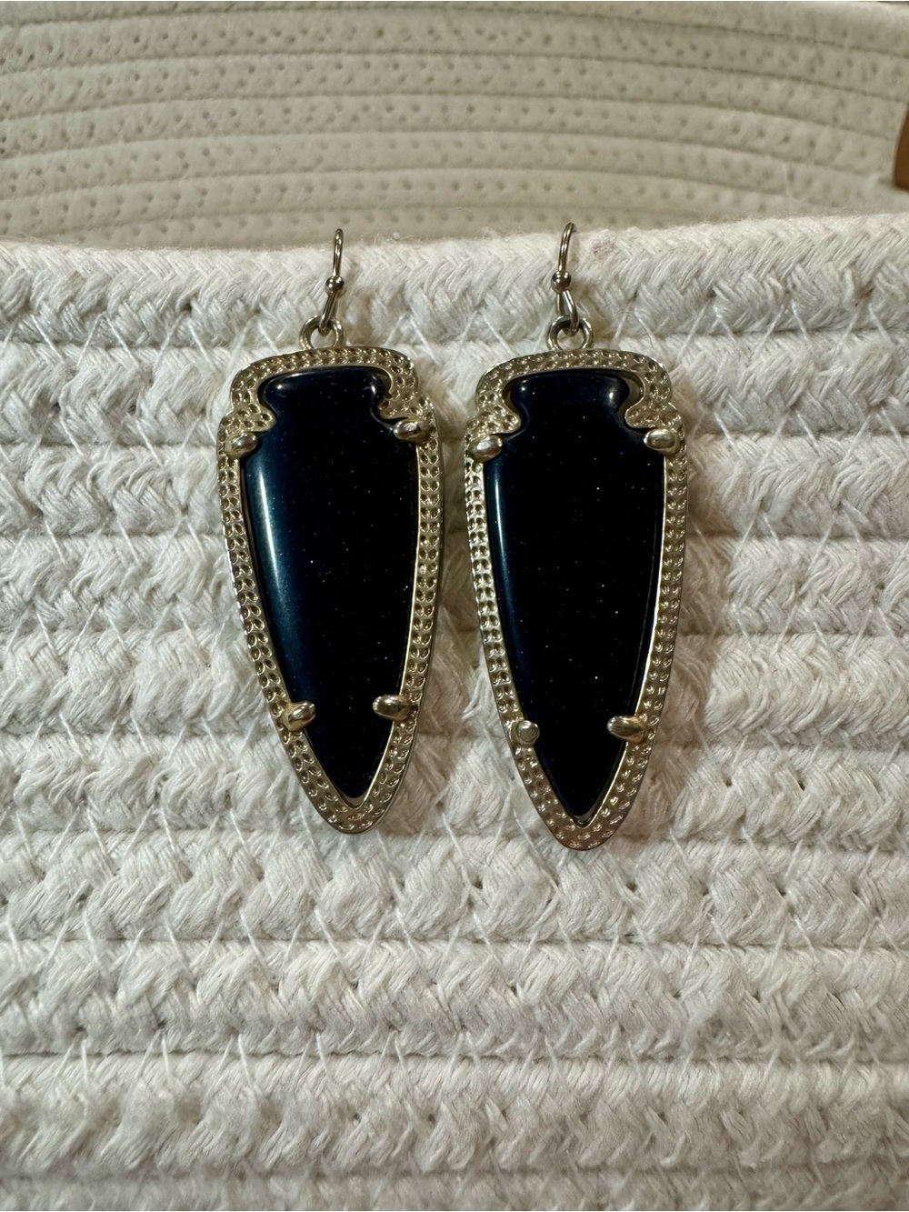 Kendra Scott Skylar Arrowhead Earrings - Bluehead Goldstone - retired
